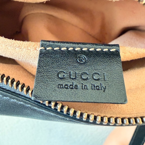 Gucci GG Marmont Mini Crossbody Bag in Black Chevron Leather & Gold Hardware - Picture 7 of 9